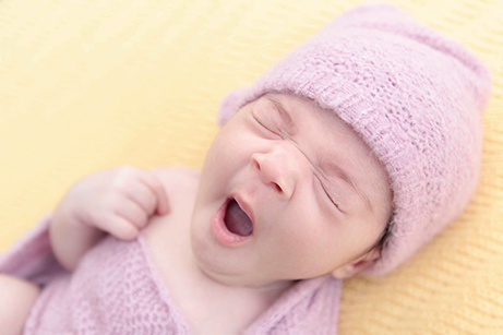 portfolio-ensaio-newborn-menina-bocejando